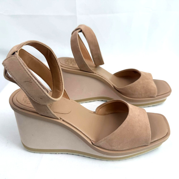 NWOB Vince Camuto Baminda Platform Wedge Sandal Sz 9M Ivory OpenToe Suede $110 - Picture 1 of 9